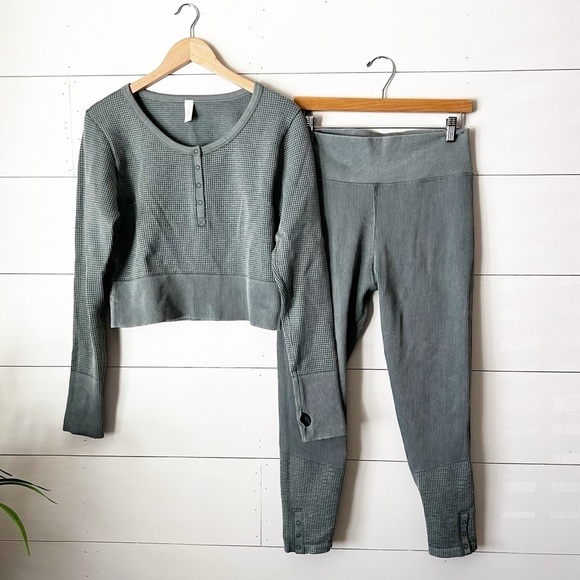 Aerie Main Squeeze Seamless Waffle Knit Matching Set Sage Green - Picture 4 of 11